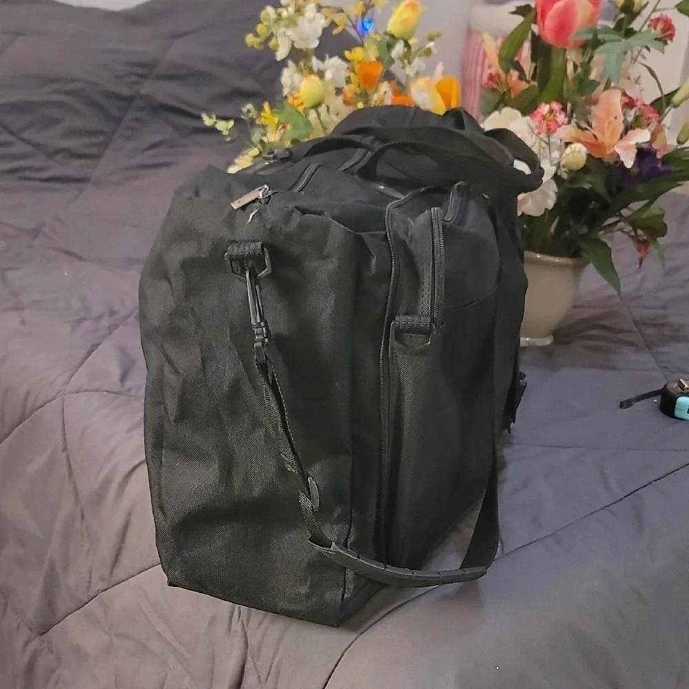 AMERICAN TOURISTER Black Duffel Bag with Dual Front Pockets